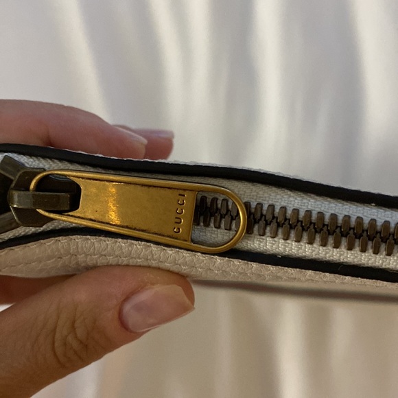 Never Used! Gucci Leather Logo Clutch - Picture 2 of 7